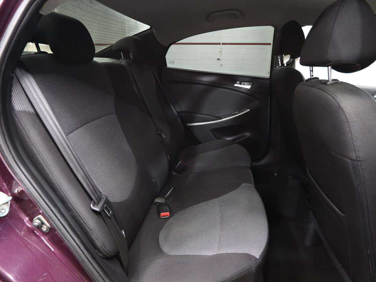 Hyundai Solaris с пробегом — 2011 год. Фото: #11