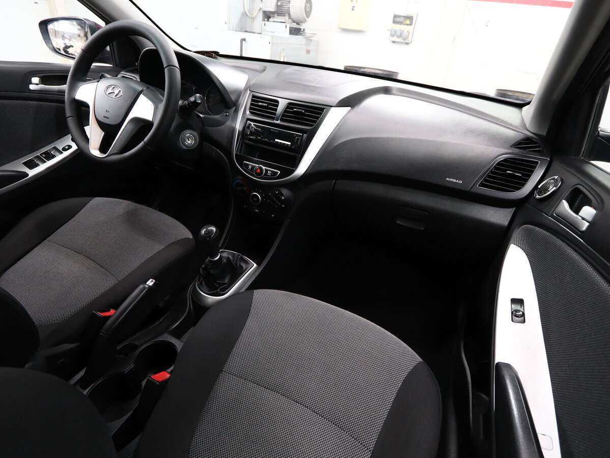 Hyundai Solaris с пробегом — 2011 год. Фото: #12