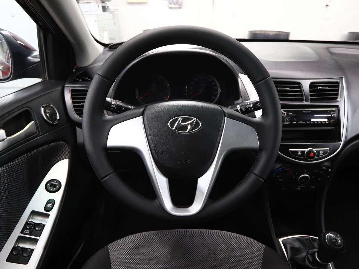 Hyundai Solaris с пробегом — 2011 год. Фото: #14