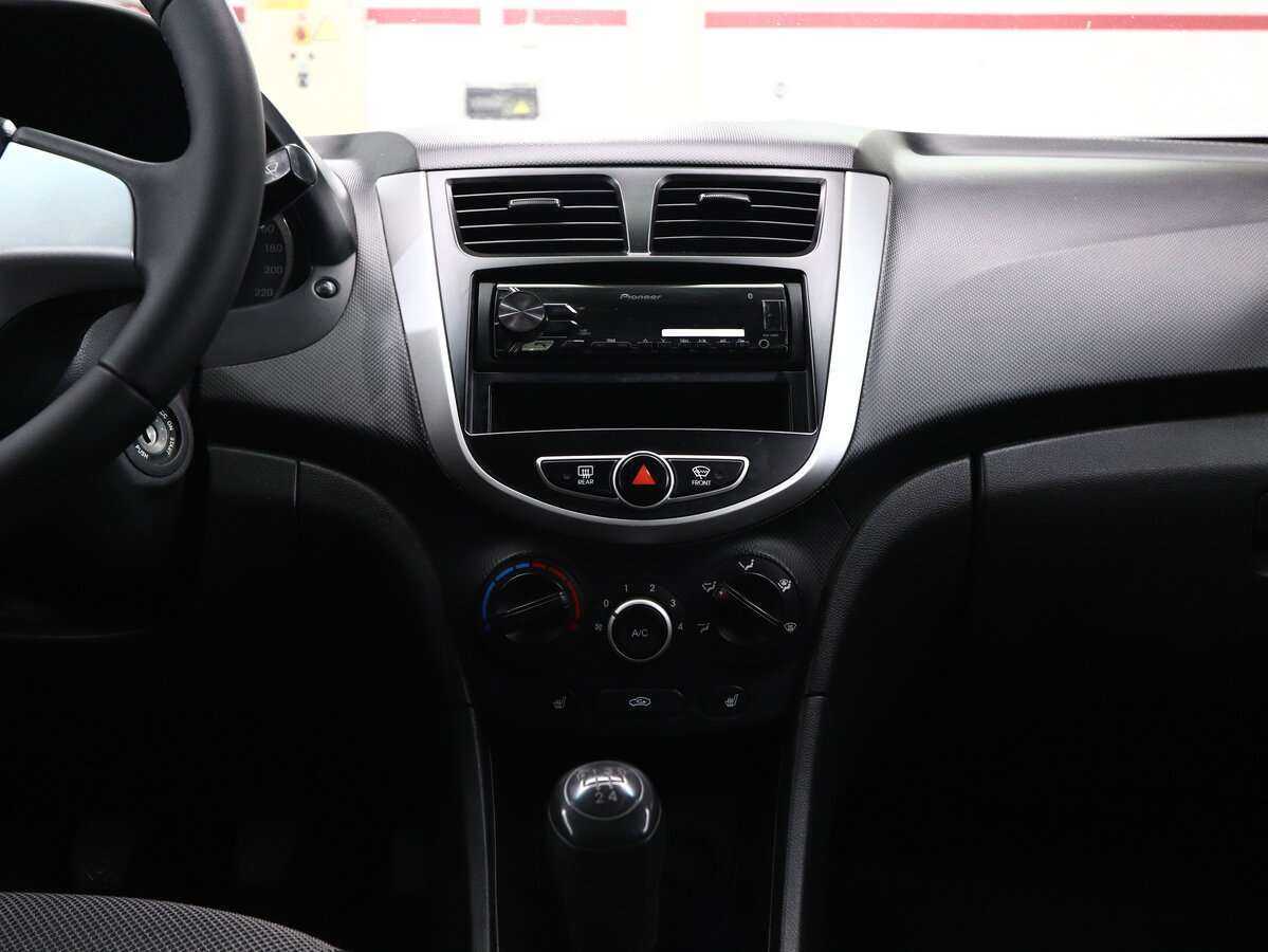 Hyundai Solaris с пробегом — 2011 год. Фото: #15