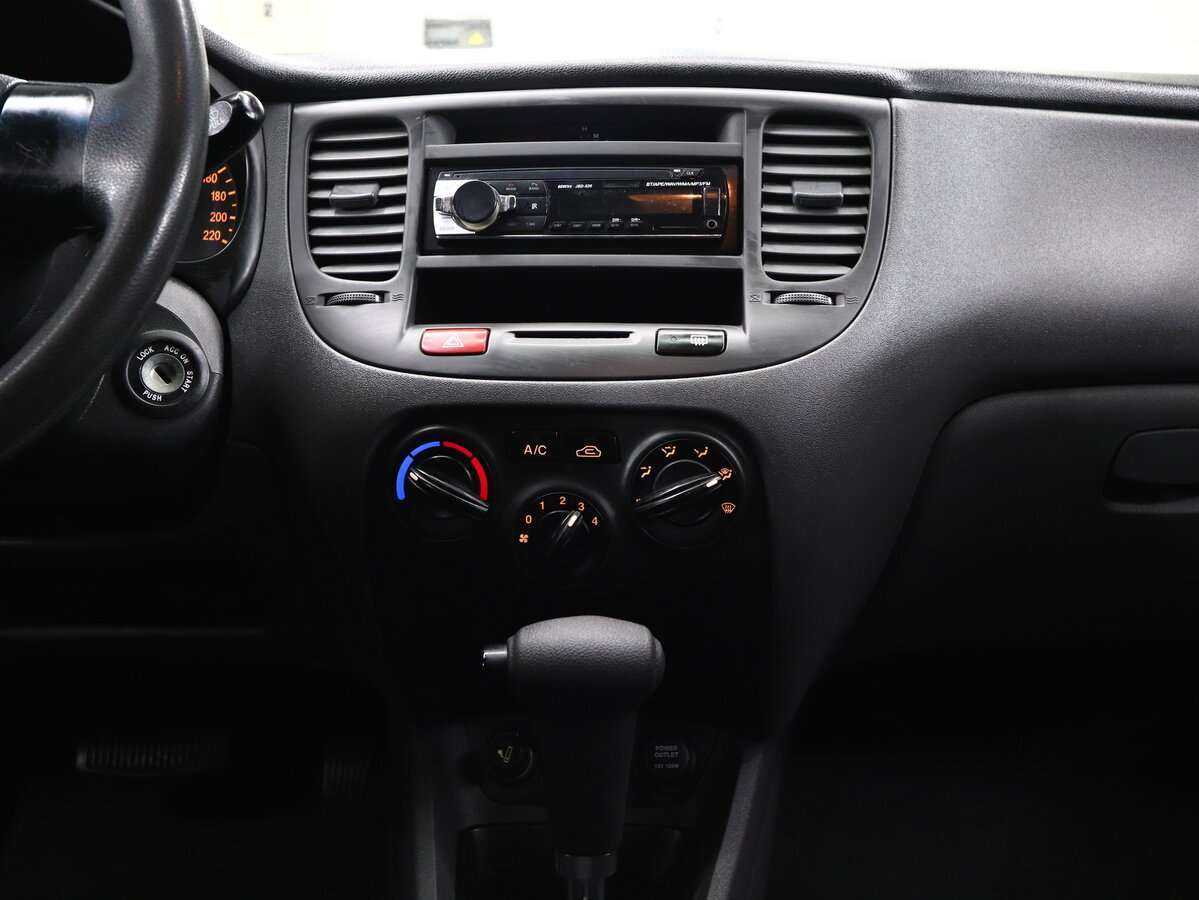 Kia Rio с пробегом — 2006 год. Фото: #13