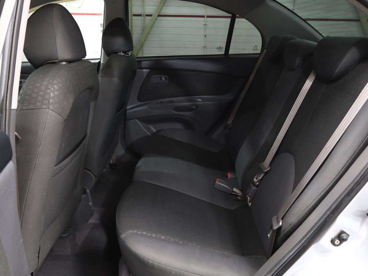 Kia Rio с пробегом — 2006 год. Фото: #15