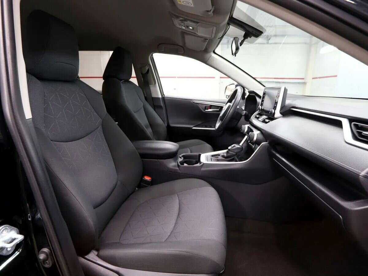 Toyota RAV4 с пробегом — 2019 год. Фото: #6