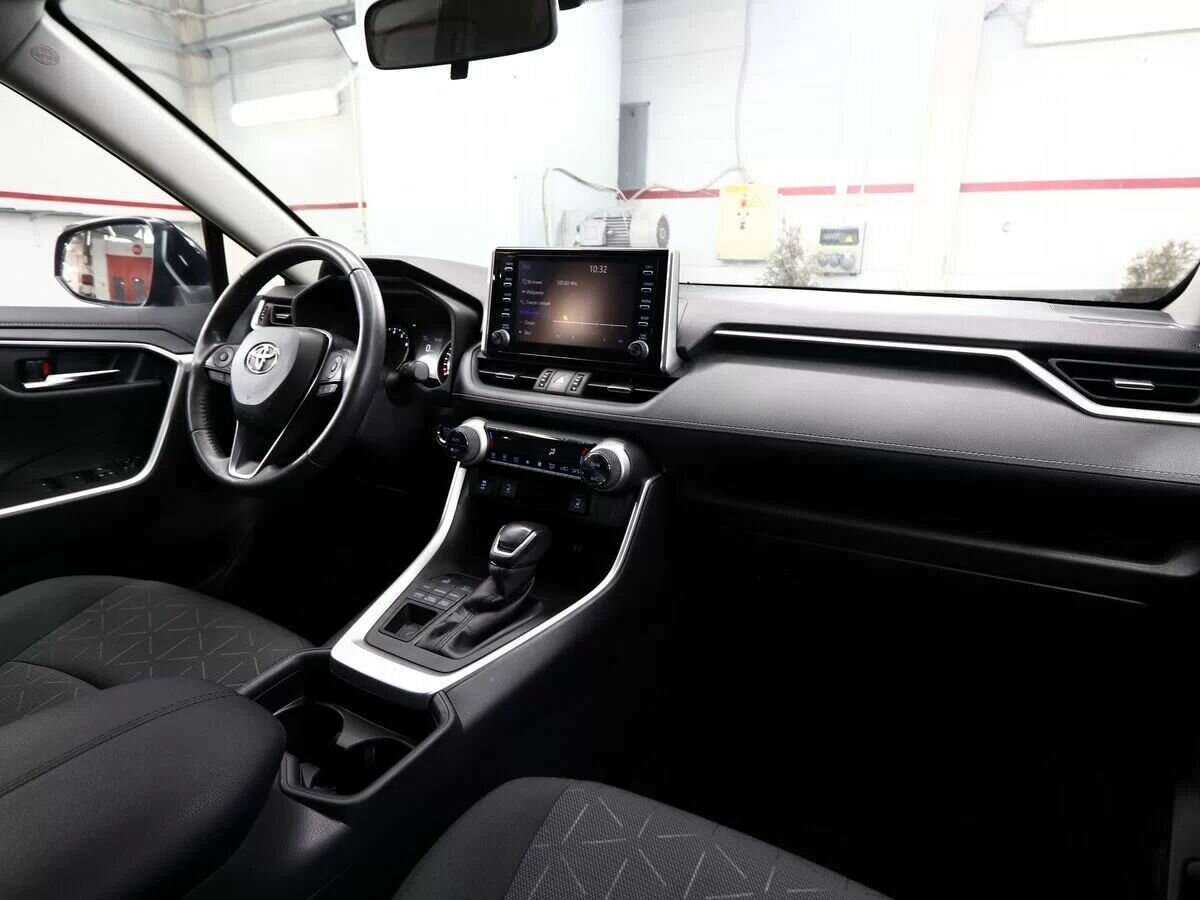 Toyota RAV4 с пробегом — 2019 год. Фото: #8