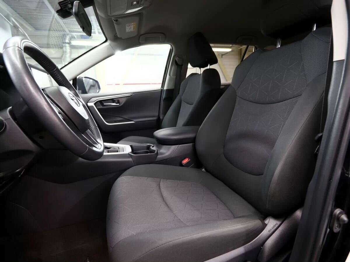 Toyota RAV4 с пробегом — 2019 год. Фото: #9