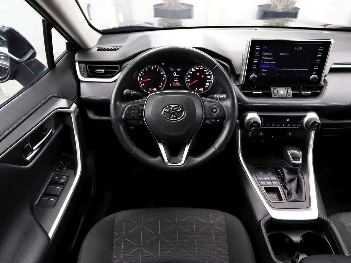 Toyota RAV4 с пробегом — 2019 год. Фото: #11