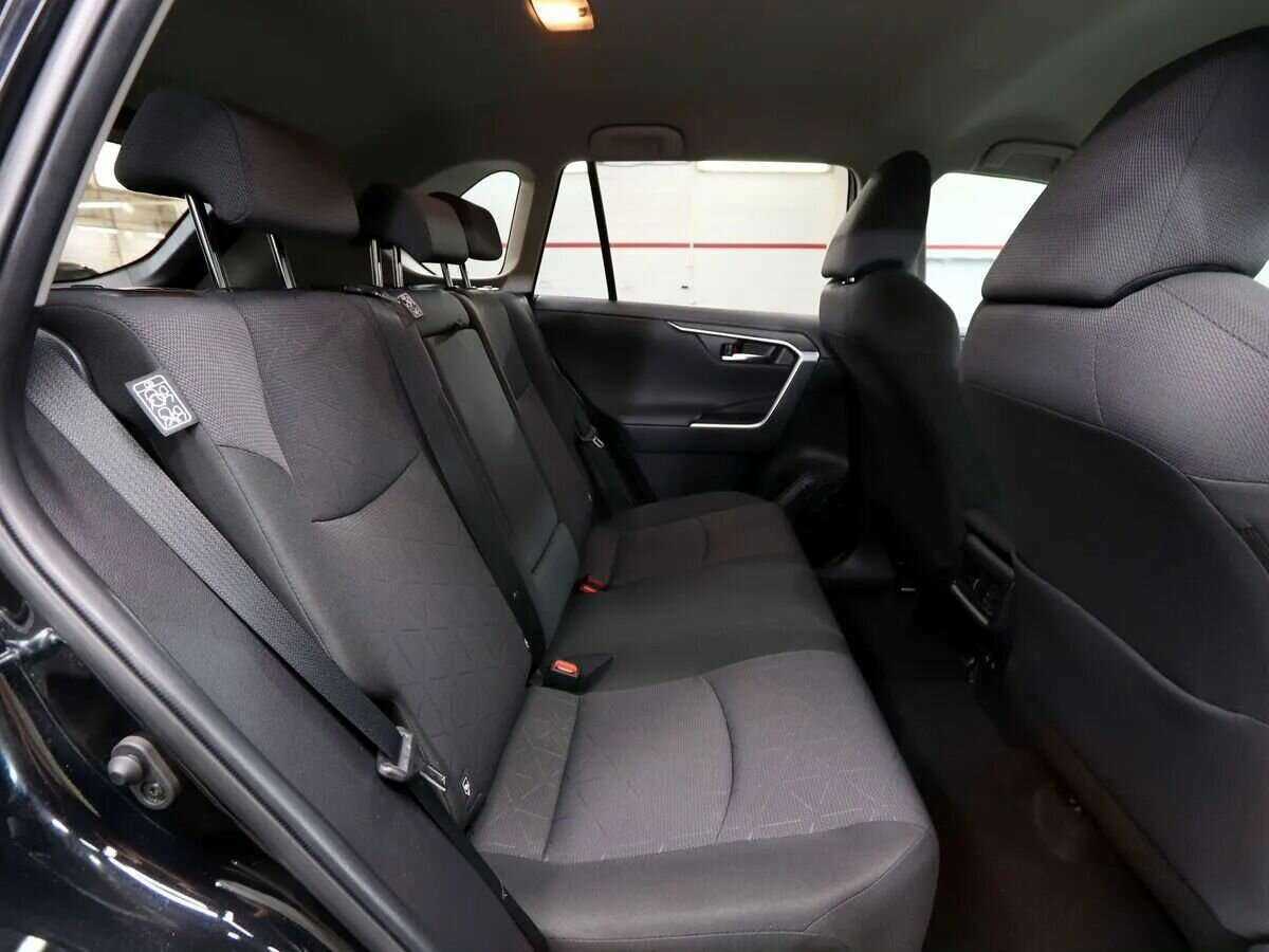 Toyota RAV4 с пробегом — 2019 год. Фото: #23