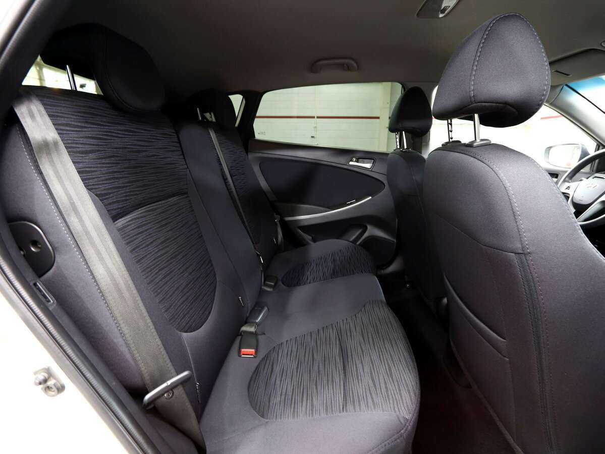 Hyundai Solaris с пробегом — 2015 год. Фото: #17