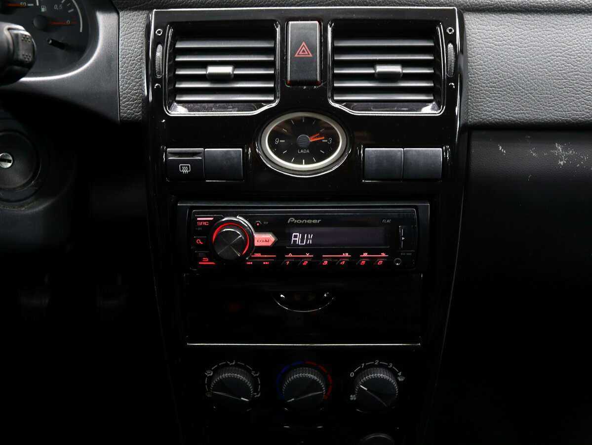 Lada (ВАЗ) Priora с пробегом — 2011 год. Фото: #16