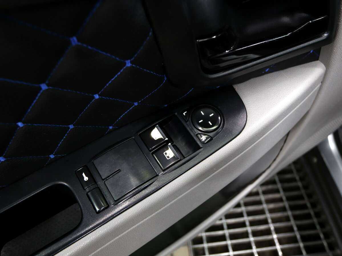 Lada (ВАЗ) Priora с пробегом — 2011 год. Фото: #17