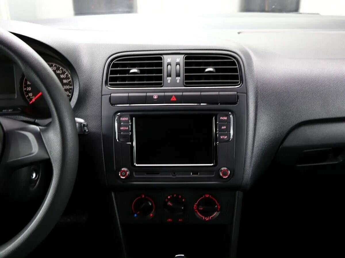 Volkswagen Polo с пробегом — 2018 год. Фото: #16