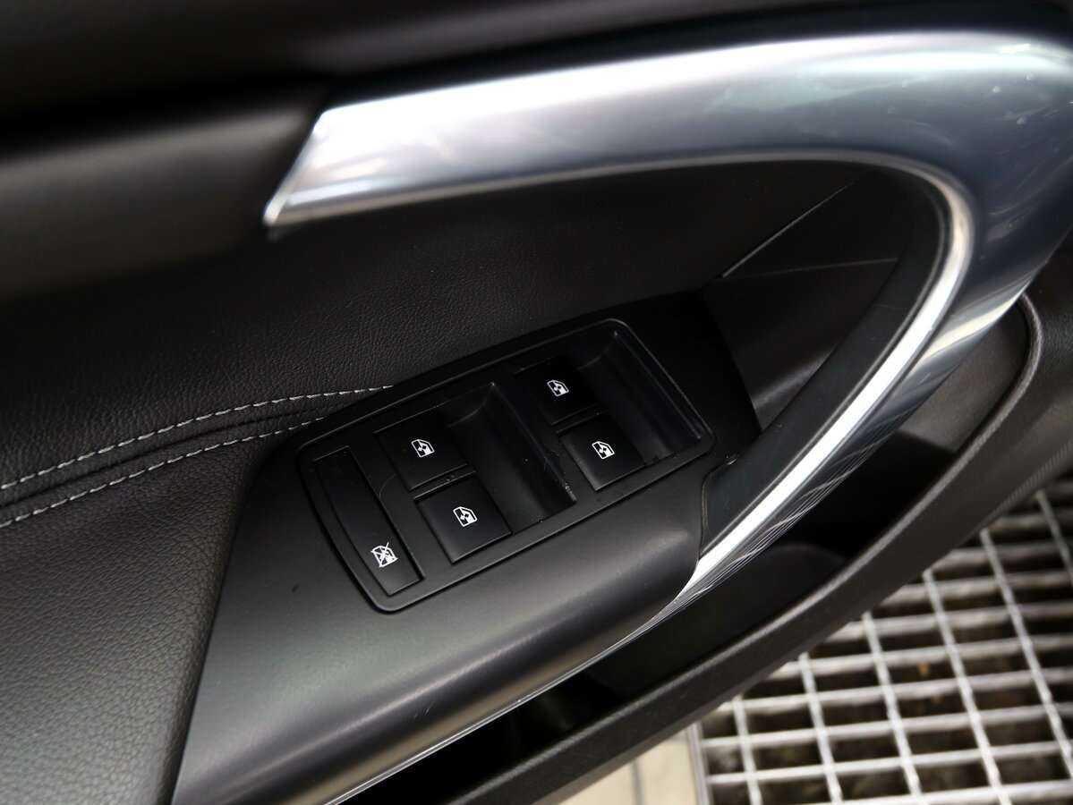 Opel Insignia с пробегом — 2014 год. Фото: #15