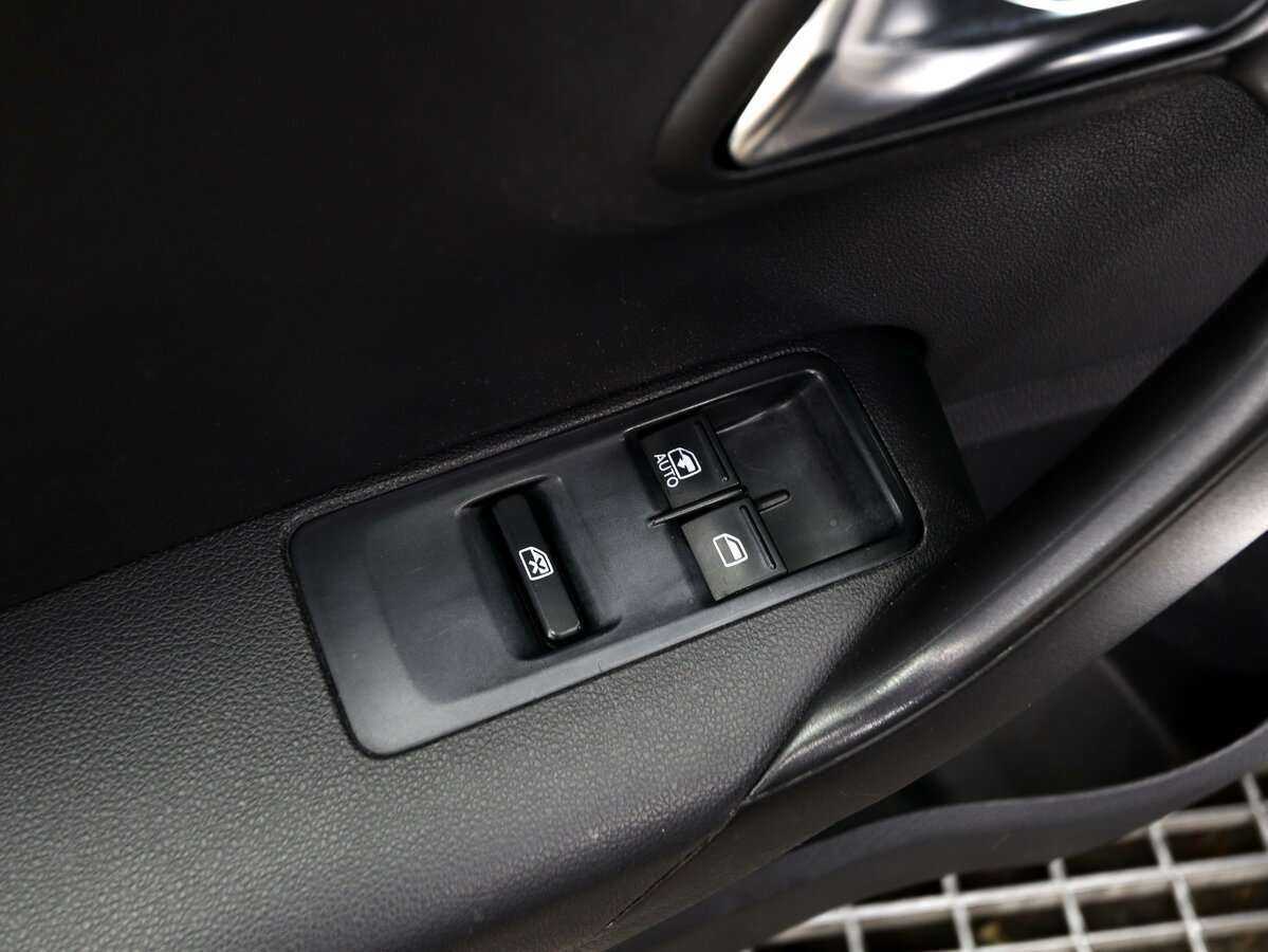 Volkswagen Polo с пробегом — 2012 год. Фото: #7