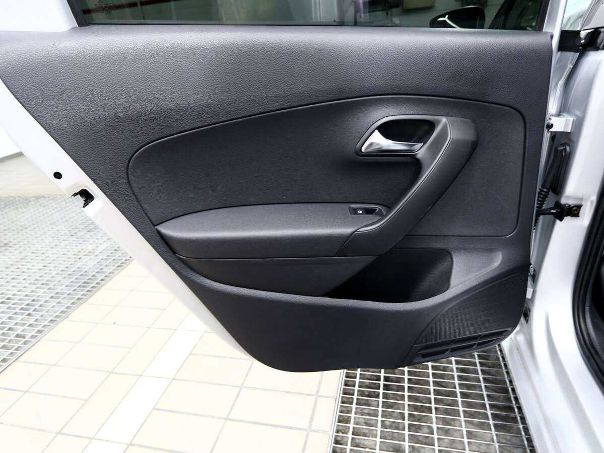 Volkswagen Polo с пробегом — 2012 год. Фото: #9