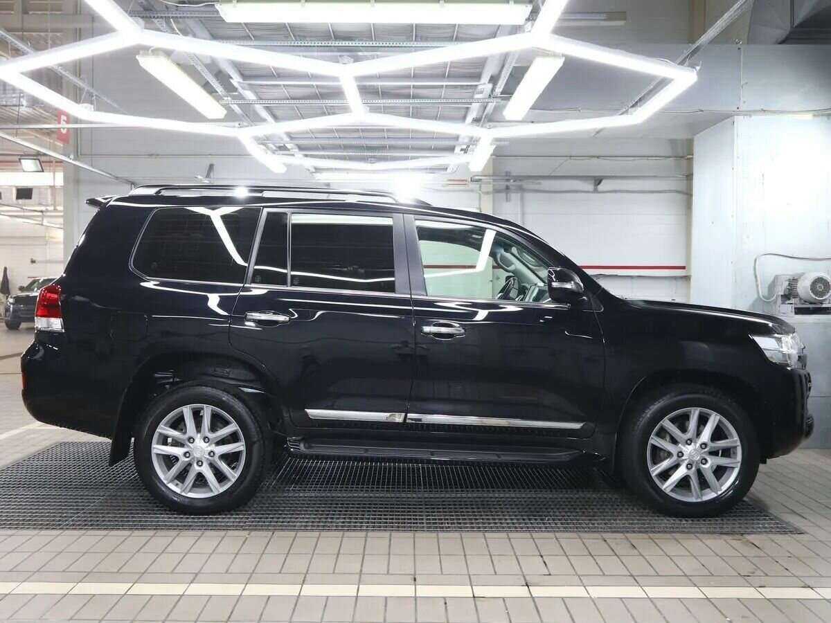 Toyota Land Cruiser с пробегом — 2019 год. Фото: #2