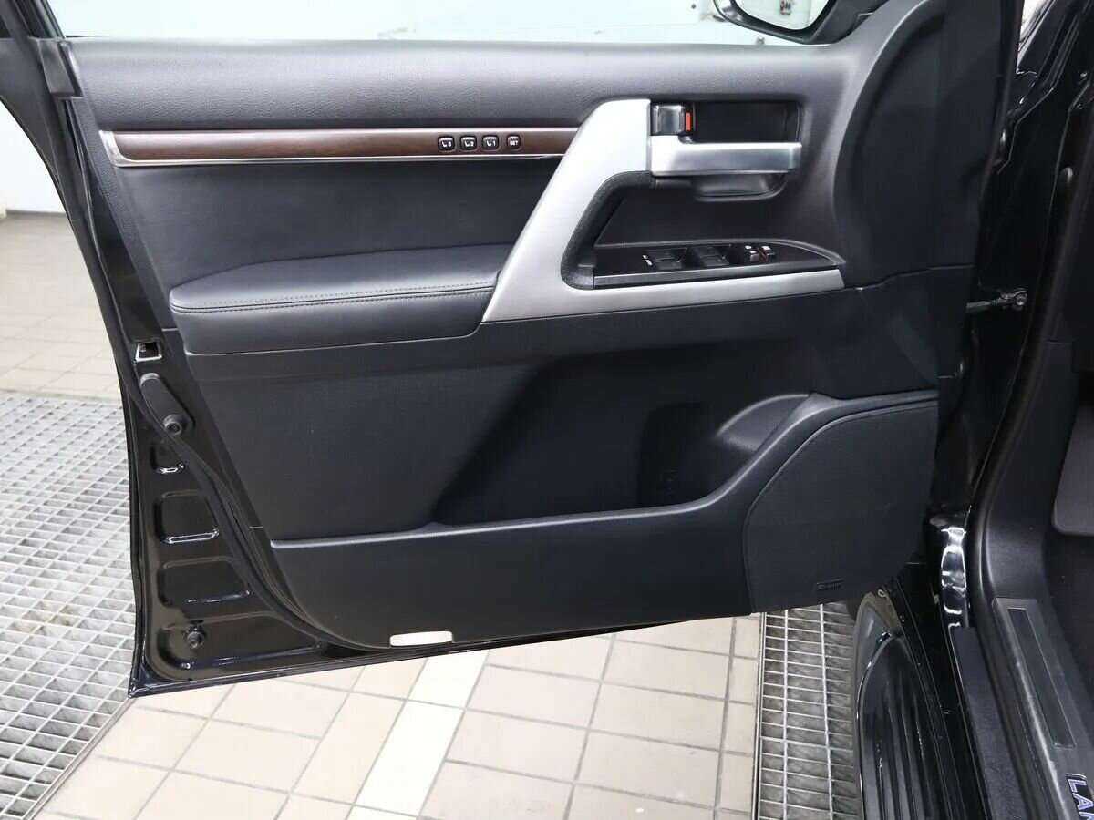 Toyota Land Cruiser с пробегом — 2019 год. Фото: #15