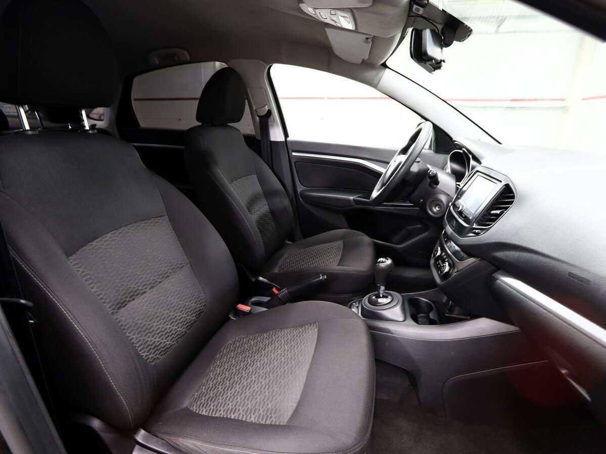 Lada (ВАЗ) Vesta с пробегом — 2015 год. Фото: #12