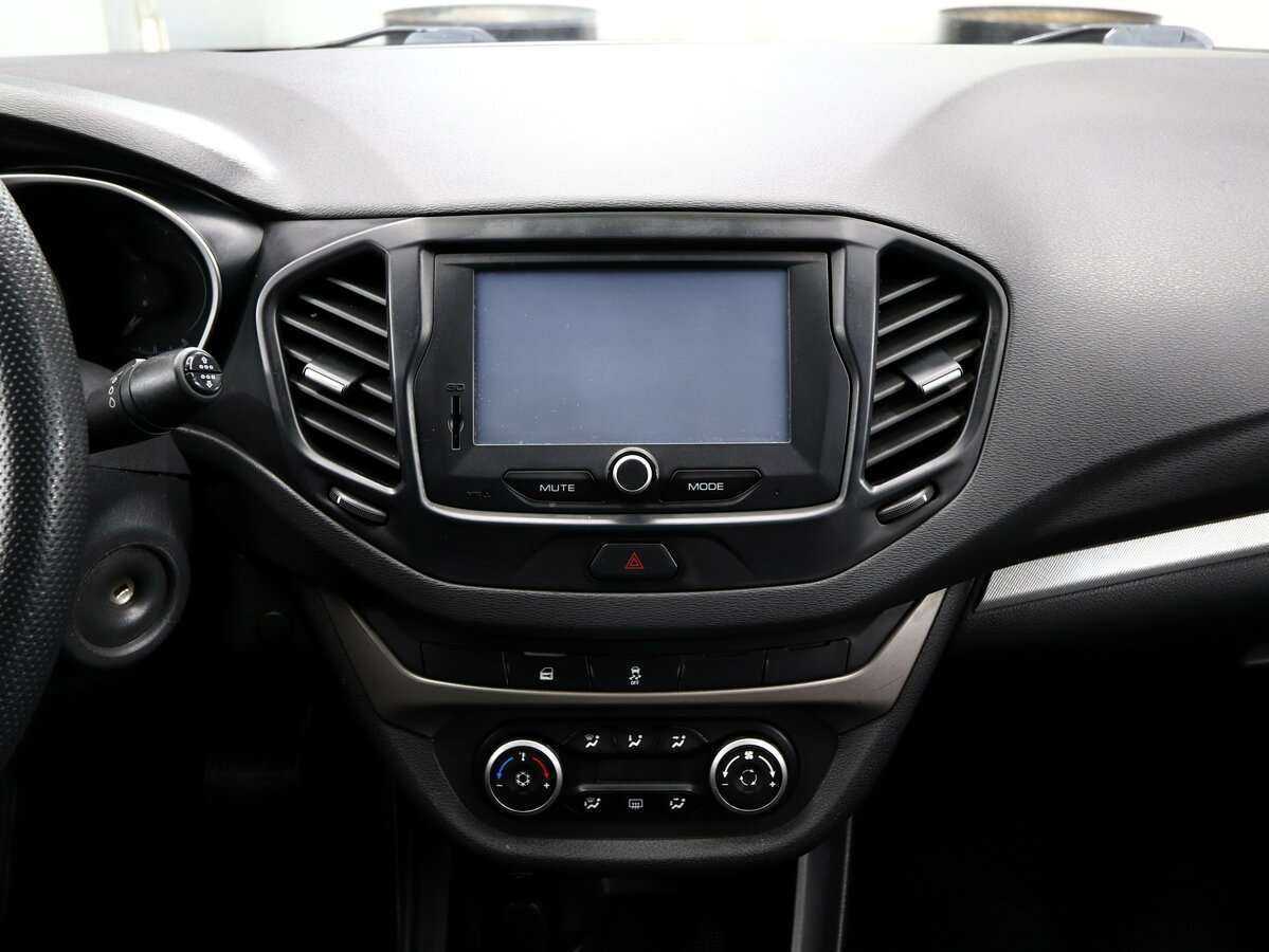 Lada (ВАЗ) Vesta с пробегом — 2015 год. Фото: #17