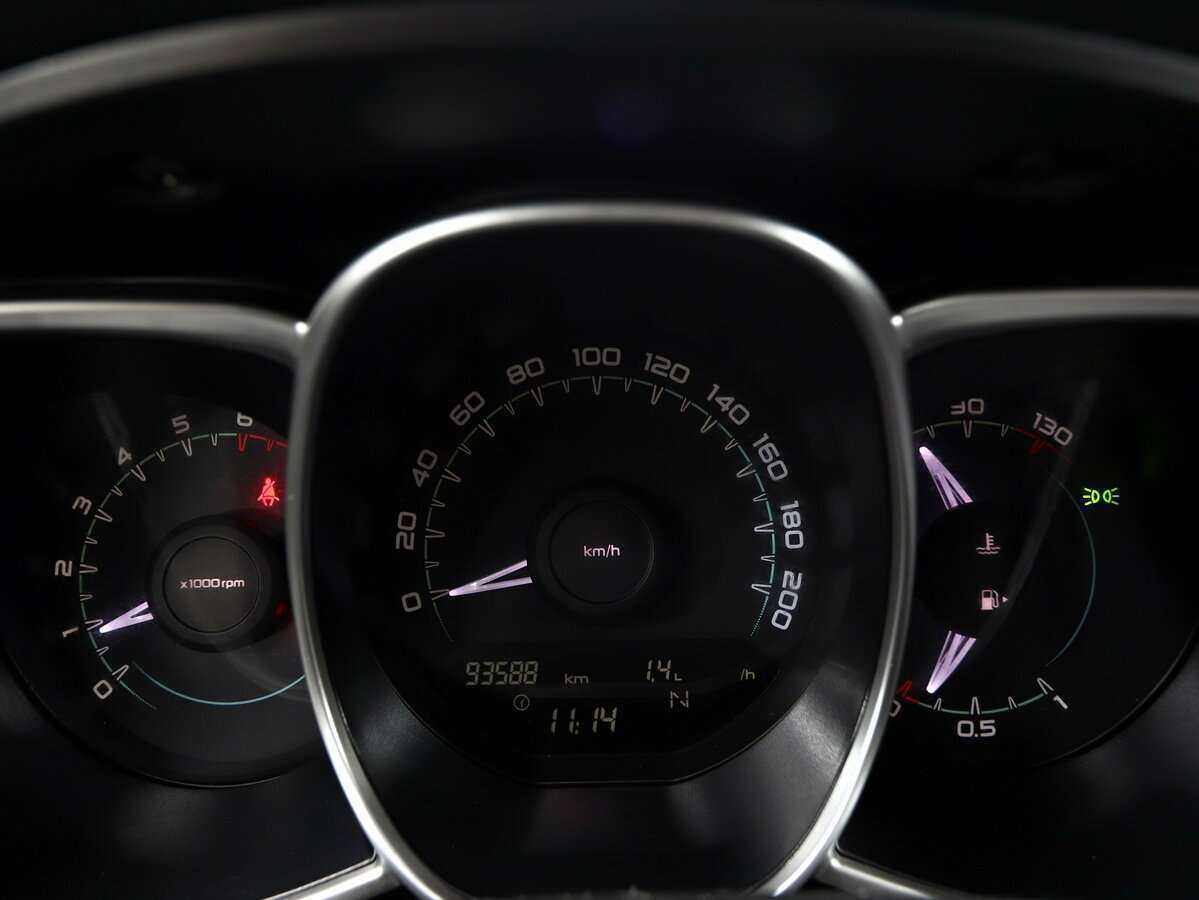 Lada (ВАЗ) Vesta с пробегом — 2015 год. Фото: #18