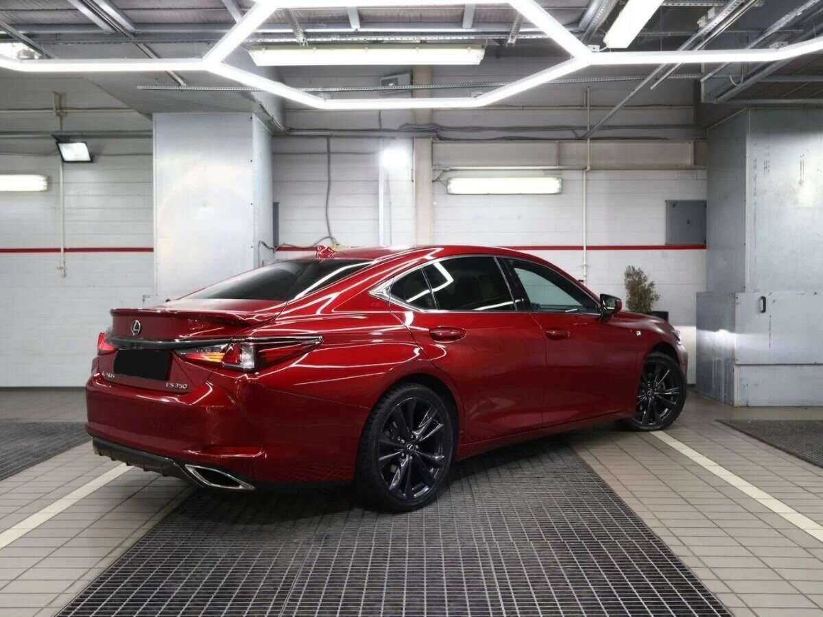 Lexus ES с пробегом — 2019 год. Фото: #1