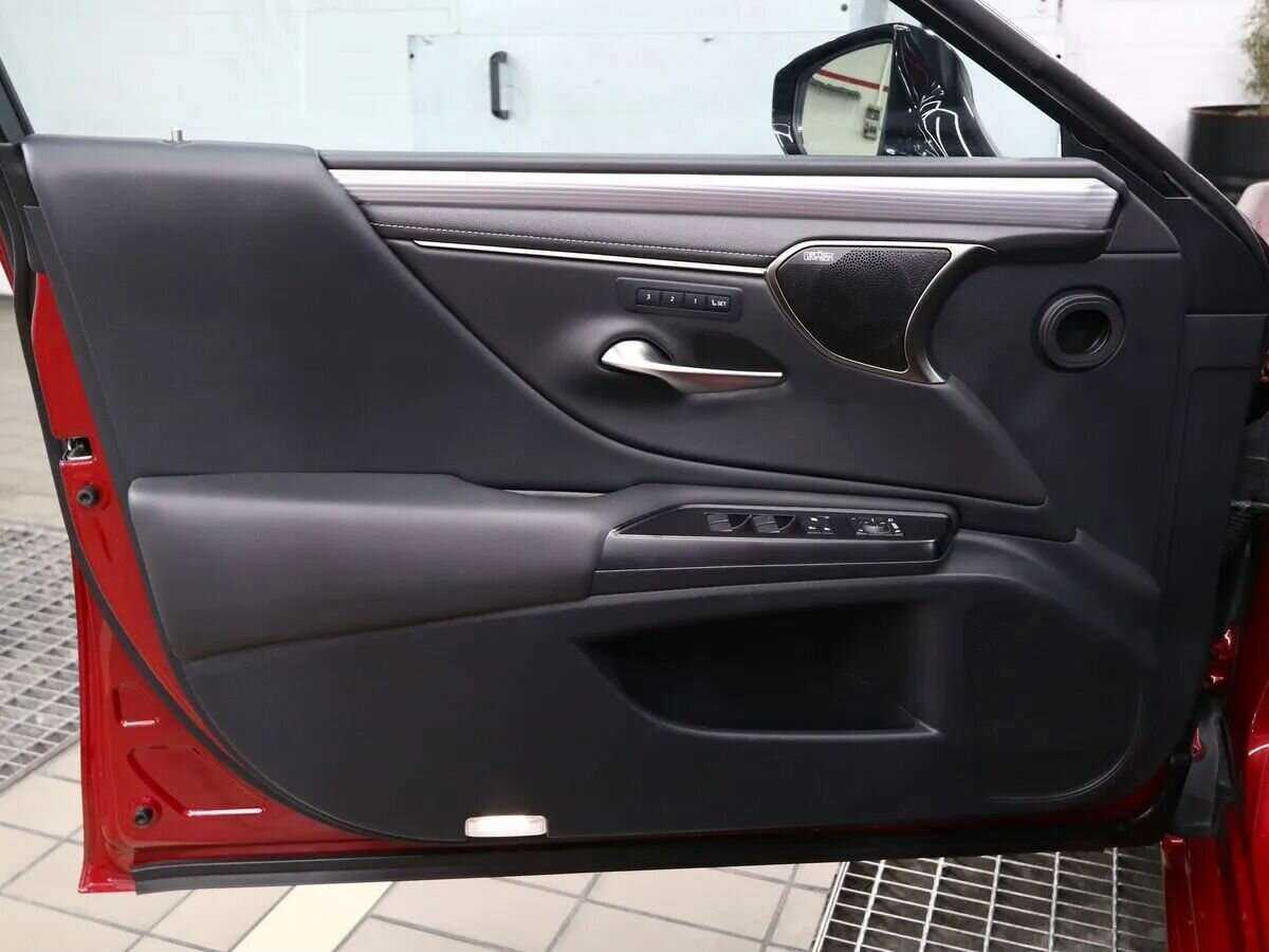 Lexus ES с пробегом — 2019 год. Фото: #5