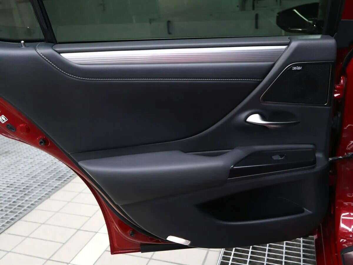 Lexus ES с пробегом — 2019 год. Фото: #9