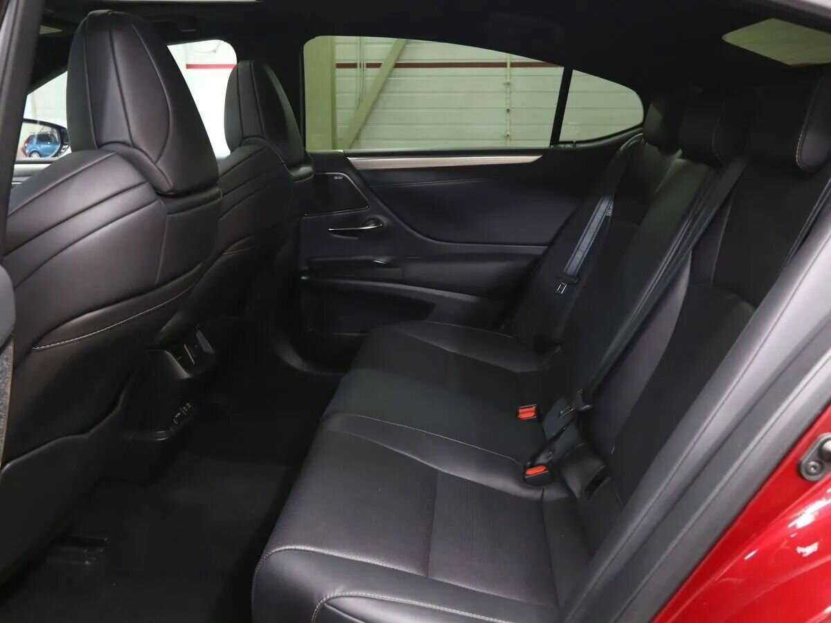 Lexus ES с пробегом — 2019 год. Фото: #10