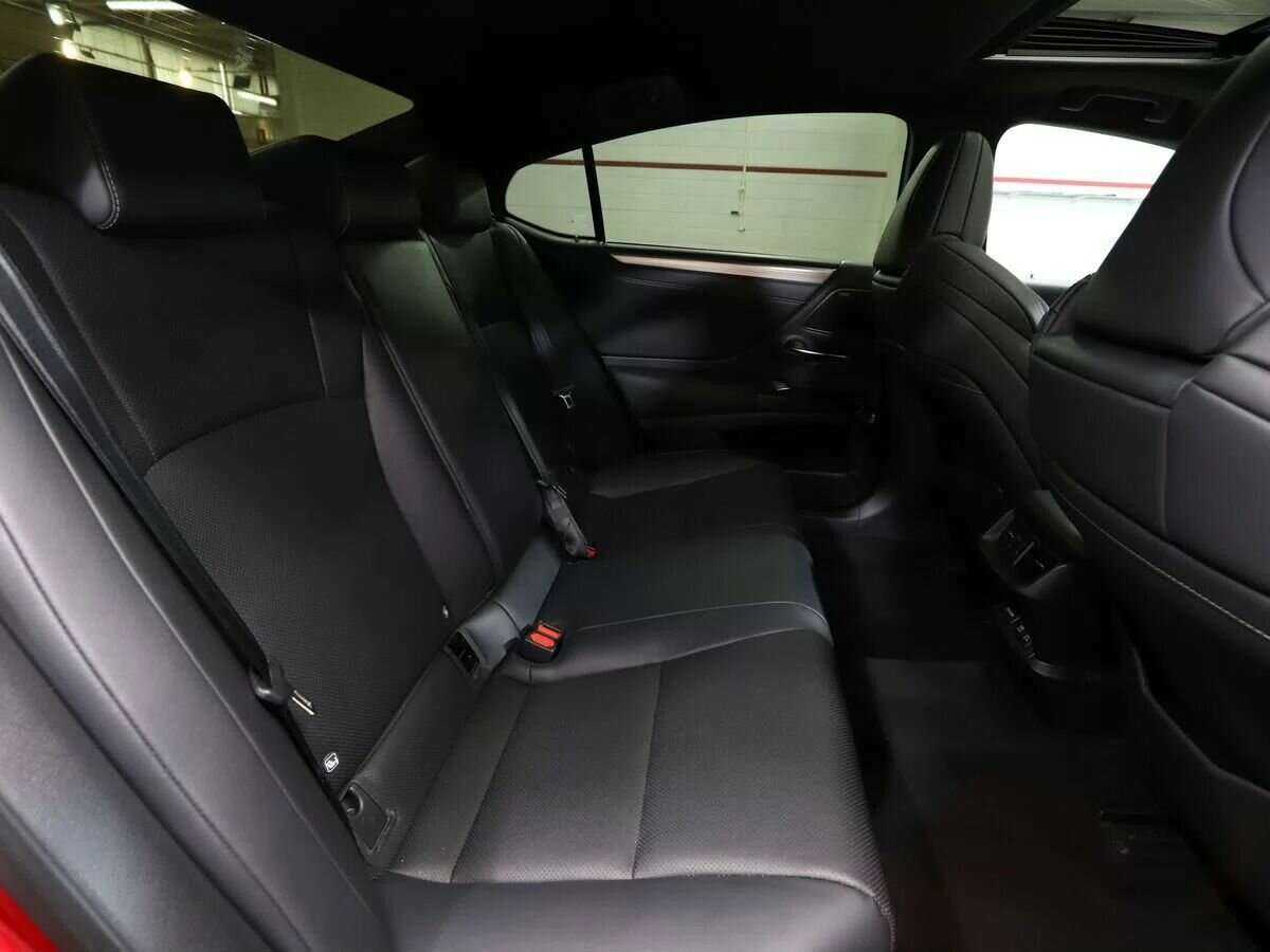 Lexus ES с пробегом — 2019 год. Фото: #13