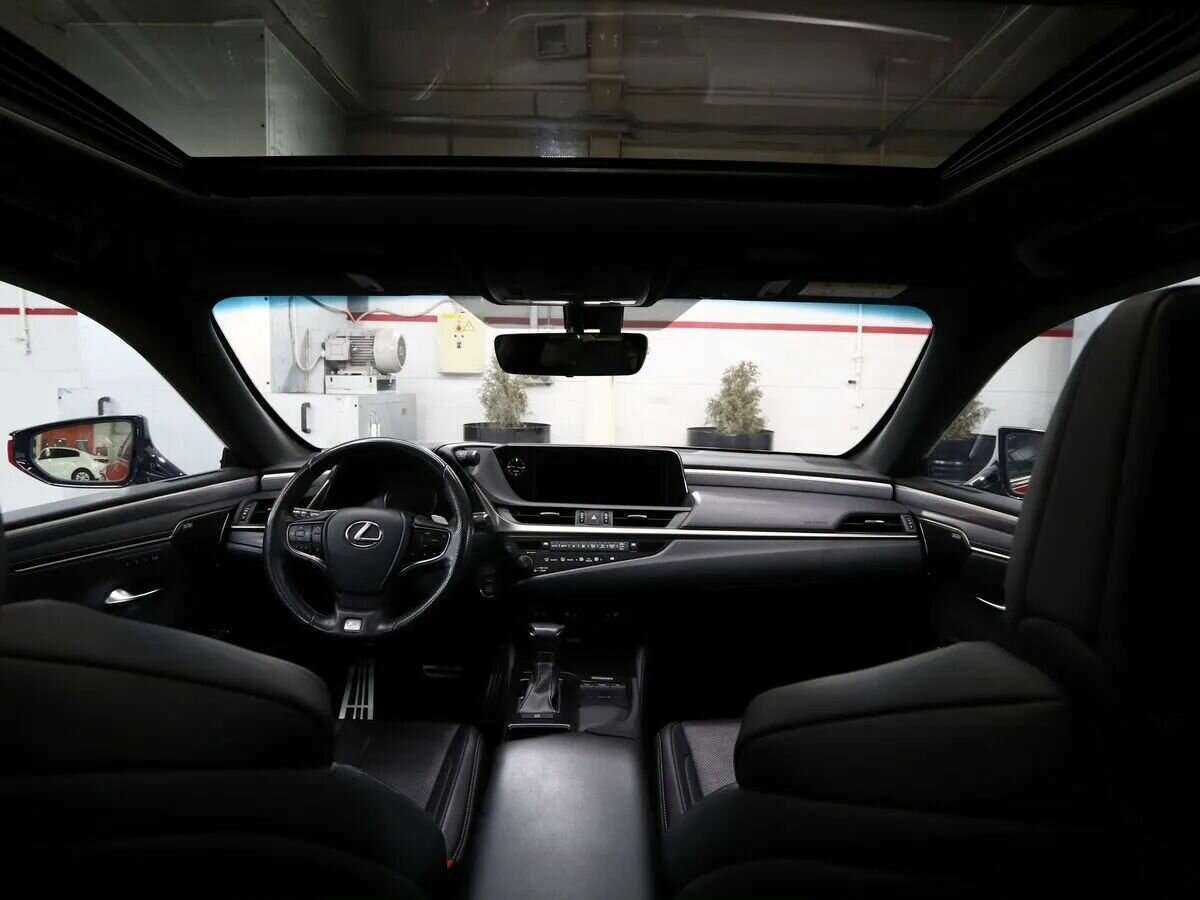 Lexus ES с пробегом — 2019 год. Фото: #15