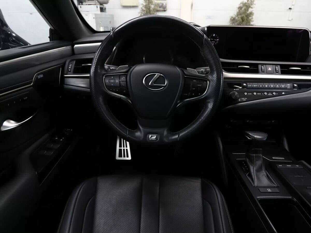 Lexus ES с пробегом — 2019 год. Фото: #17