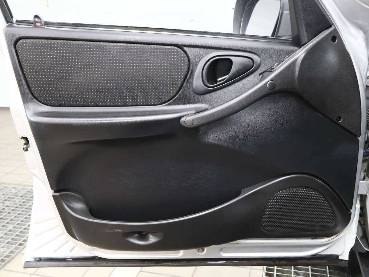 Chevrolet Niva с пробегом — 2011 год. Фото: #4