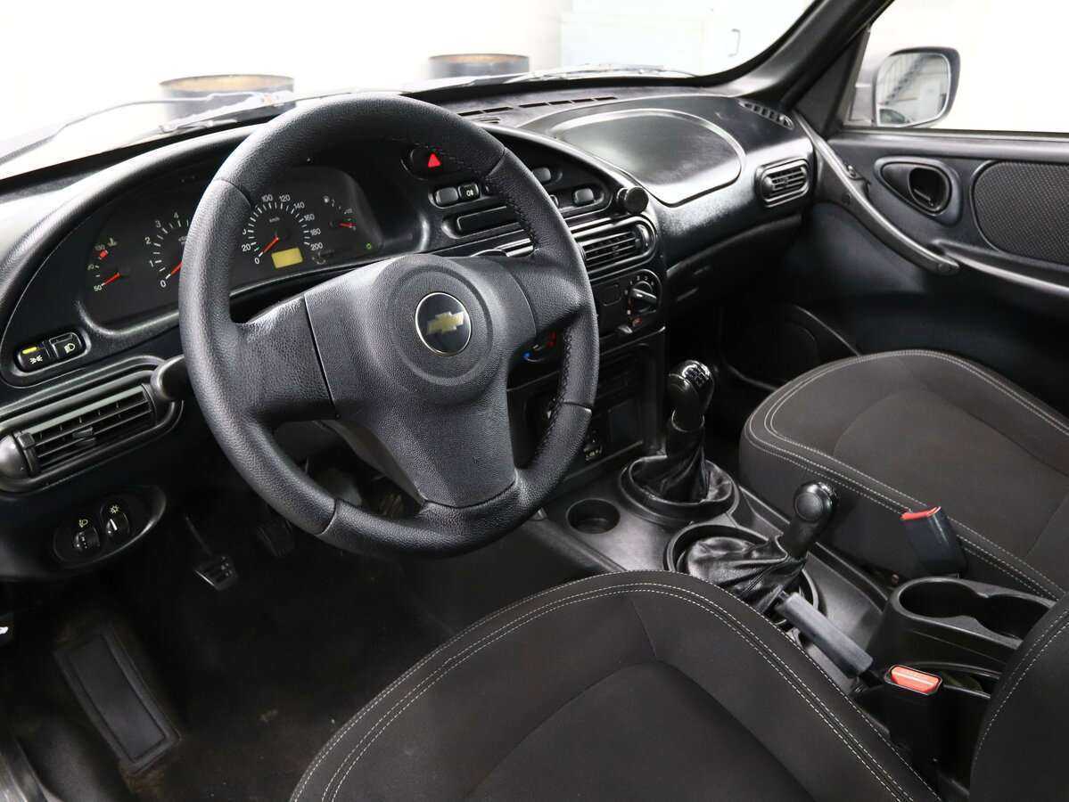 Chevrolet Niva с пробегом — 2011 год. Фото: #5