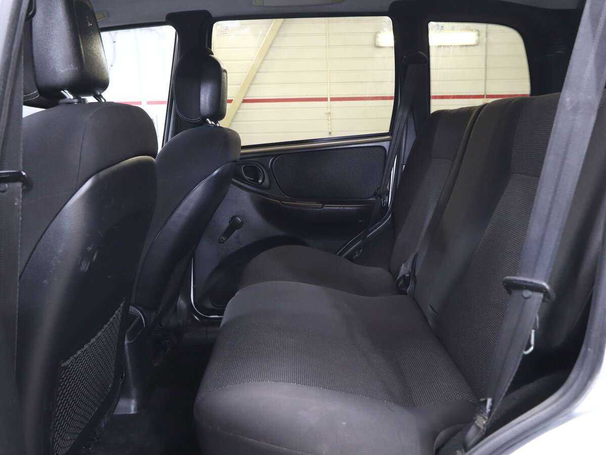 Chevrolet Niva с пробегом — 2011 год. Фото: #8