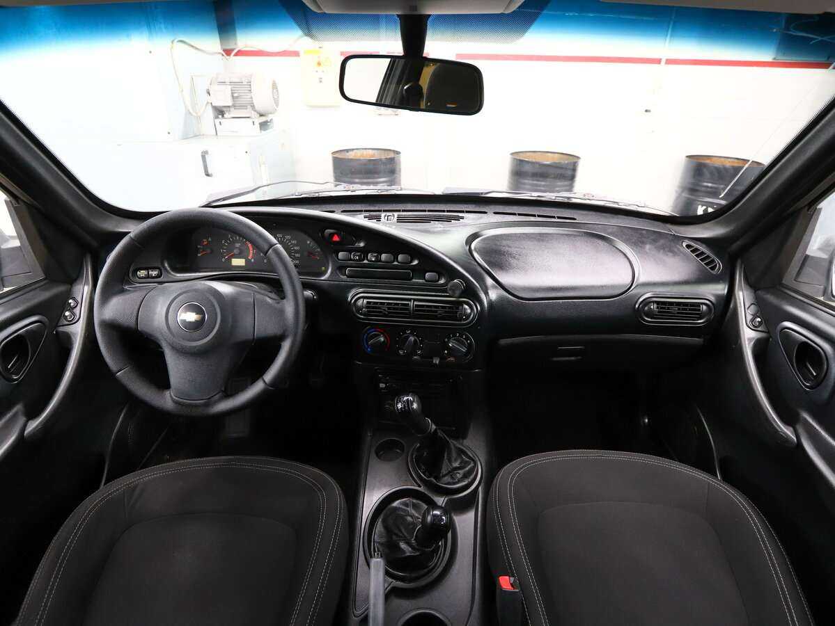 Chevrolet Niva с пробегом — 2011 год. Фото: #13