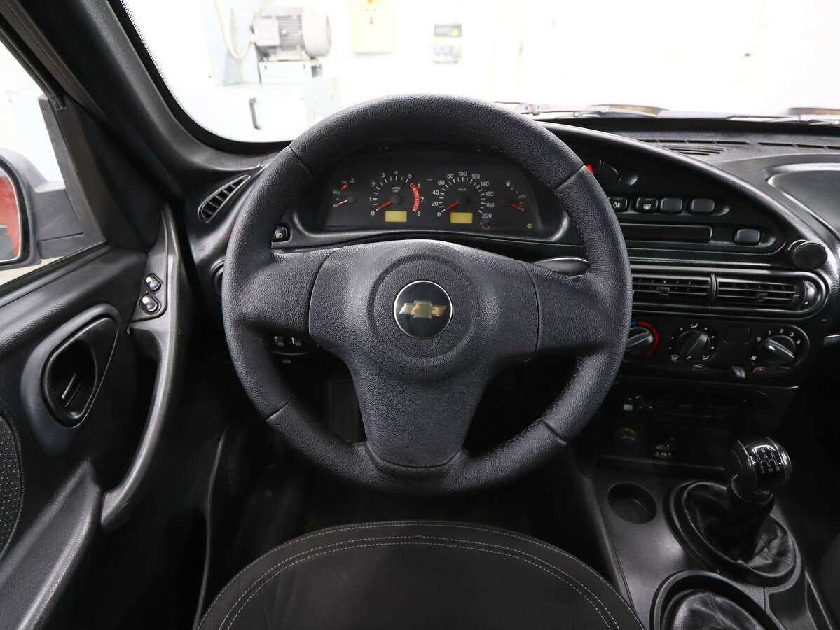 Chevrolet Niva с пробегом — 2011 год. Фото: #14