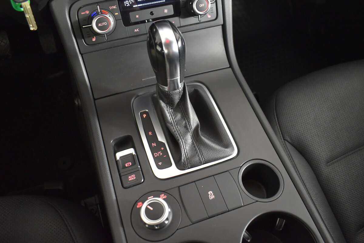 Volkswagen Touareg с пробегом — 2013 год. Фото: #15