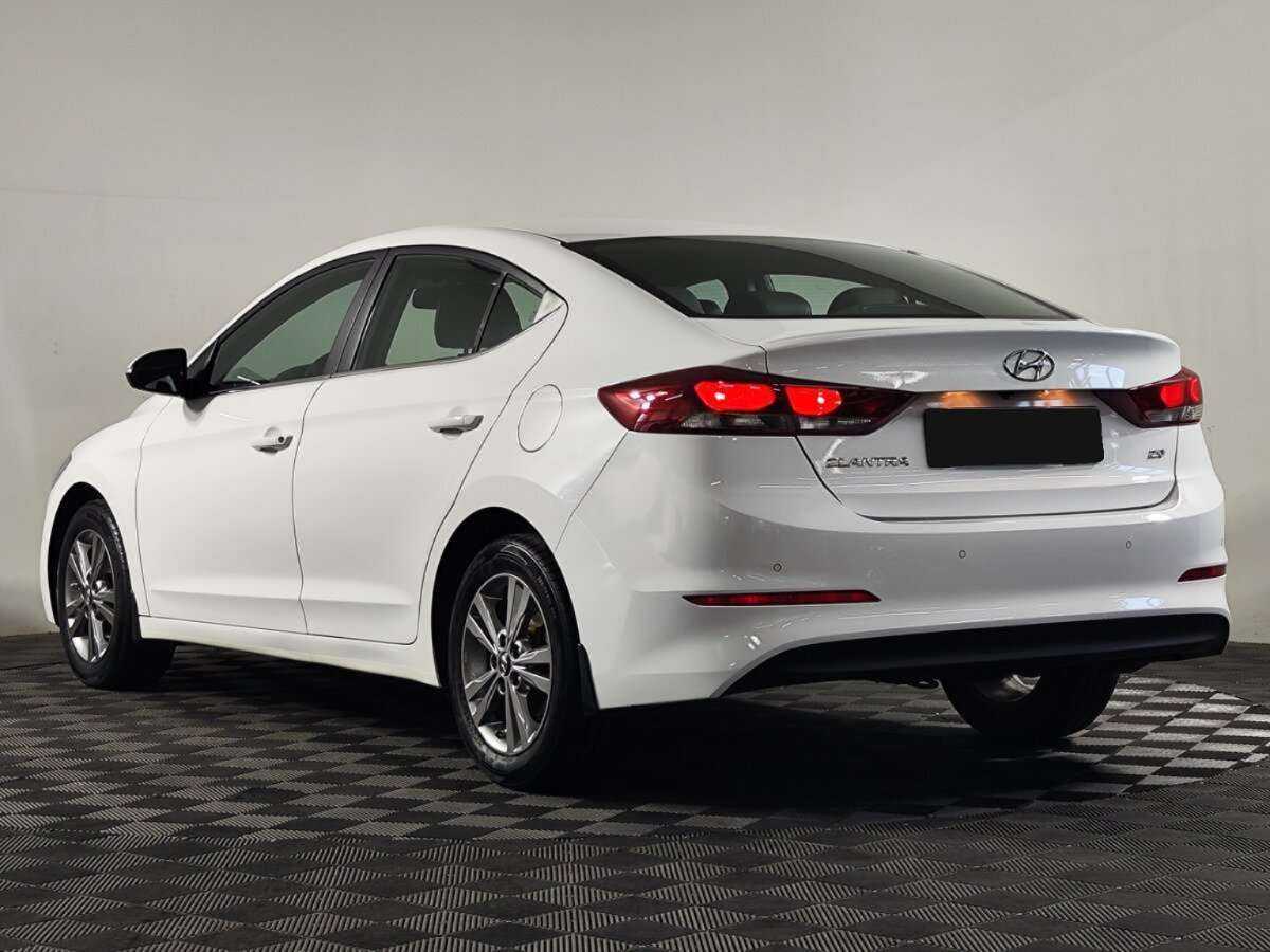 Hyundai Elantra с пробегом — 2016 год. Фото: #3