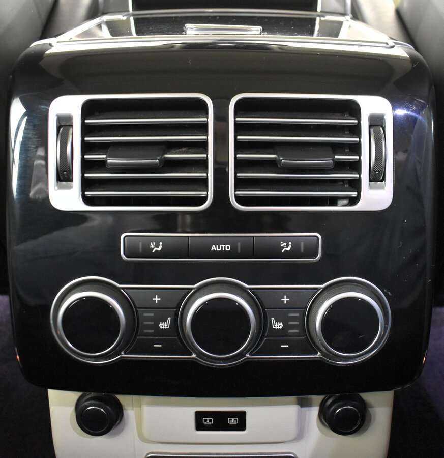 Land Rover Range Rover с пробегом — 2015 год. Фото: #15