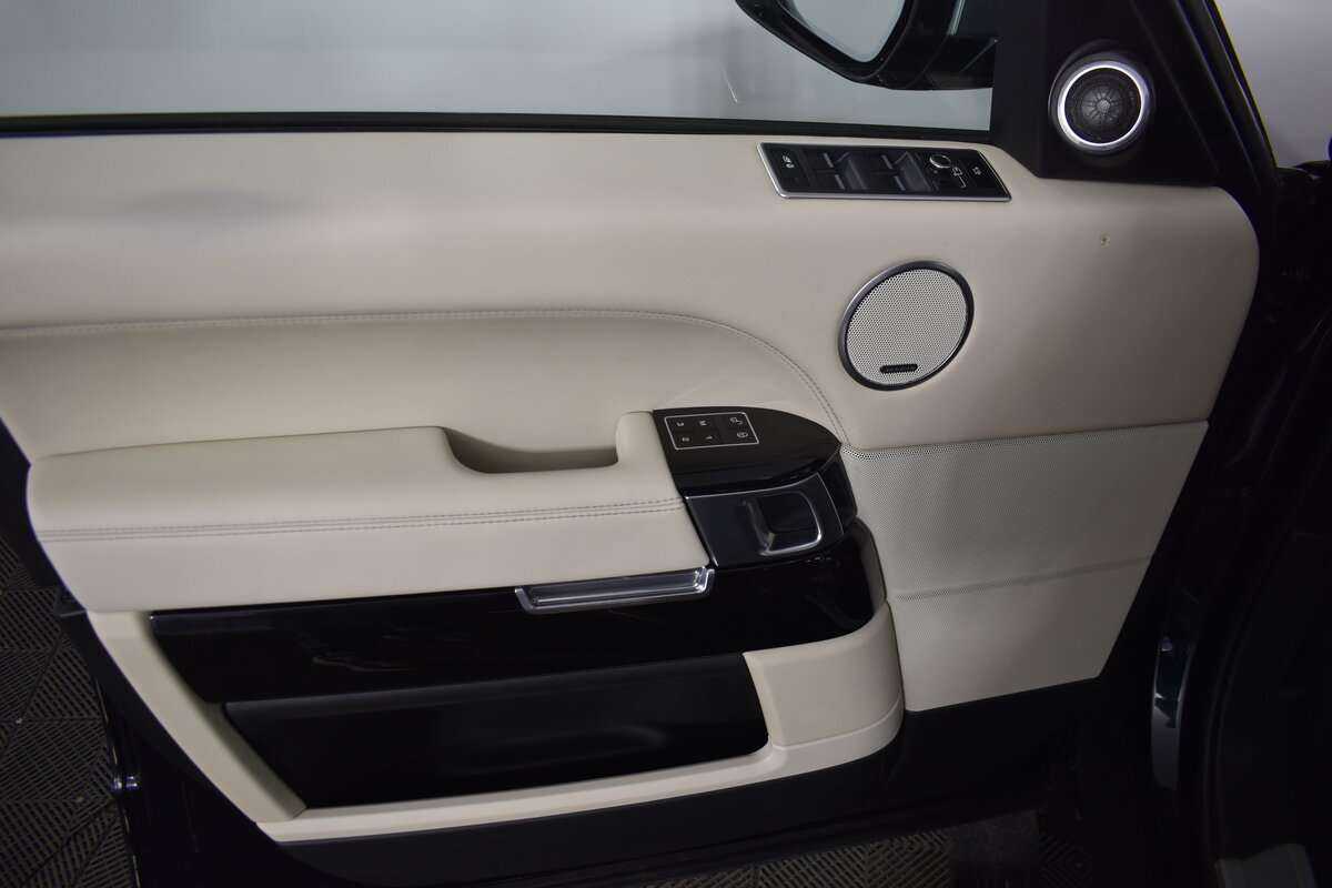 Land Rover Range Rover с пробегом — 2015 год. Фото: #16