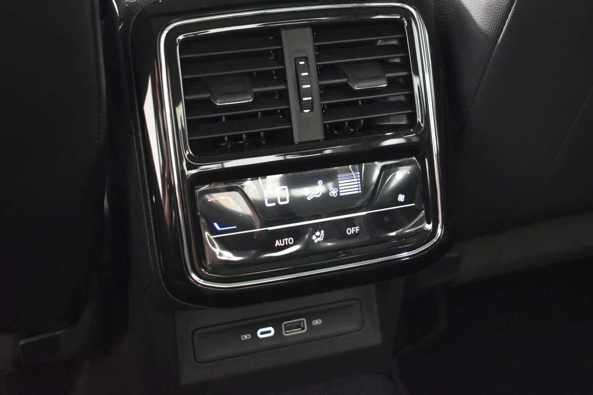 Volkswagen Passat с пробегом — 2023 год. Фото: #9