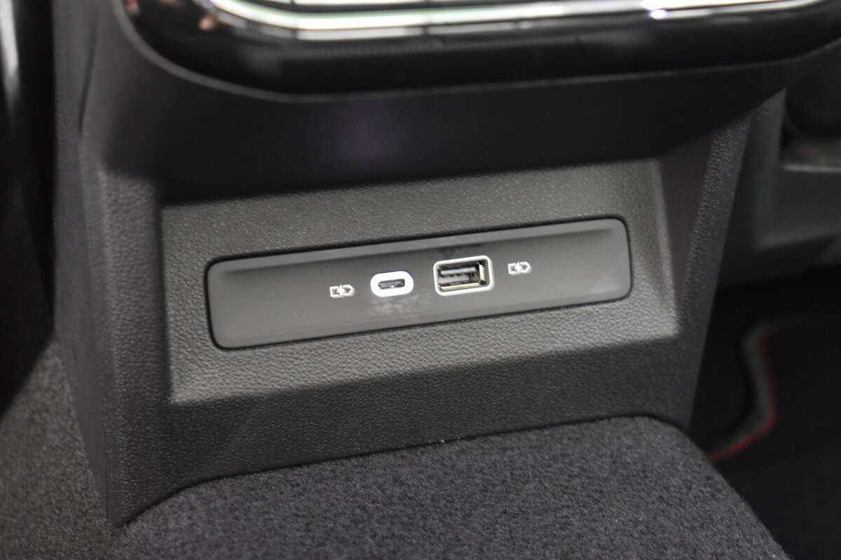 Volkswagen Passat с пробегом — 2023 год. Фото: #11