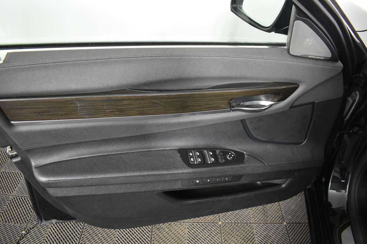 BMW 7 серии с пробегом — 2014 год. Фото: #12