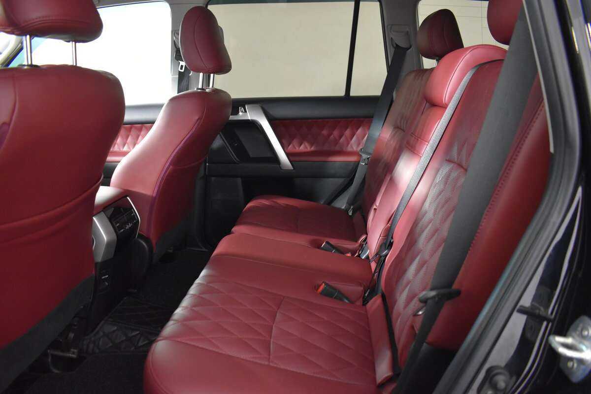 Toyota Land Cruiser Prado с пробегом — 2018 год. Фото: #6