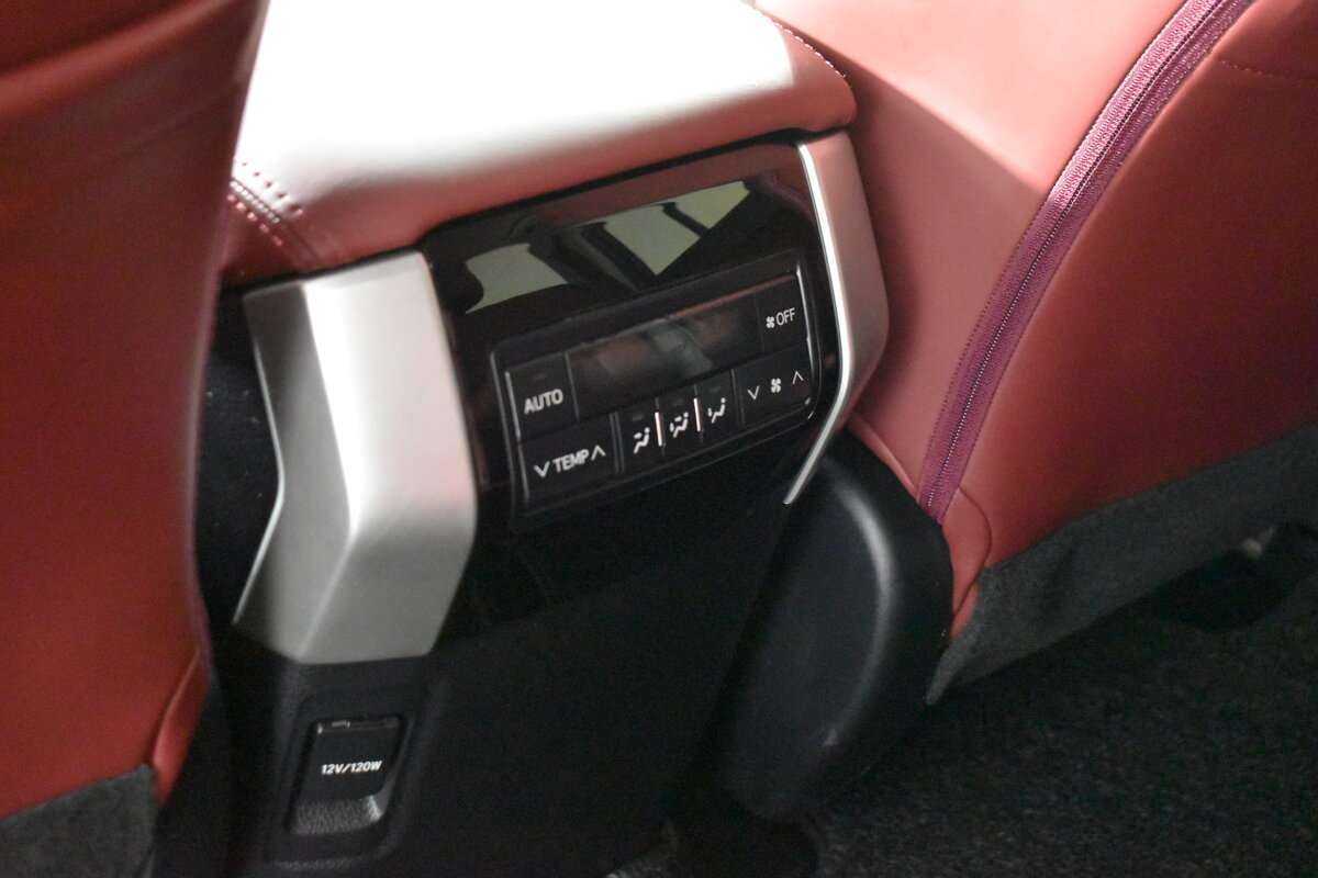 Toyota Land Cruiser Prado с пробегом — 2018 год. Фото: #7