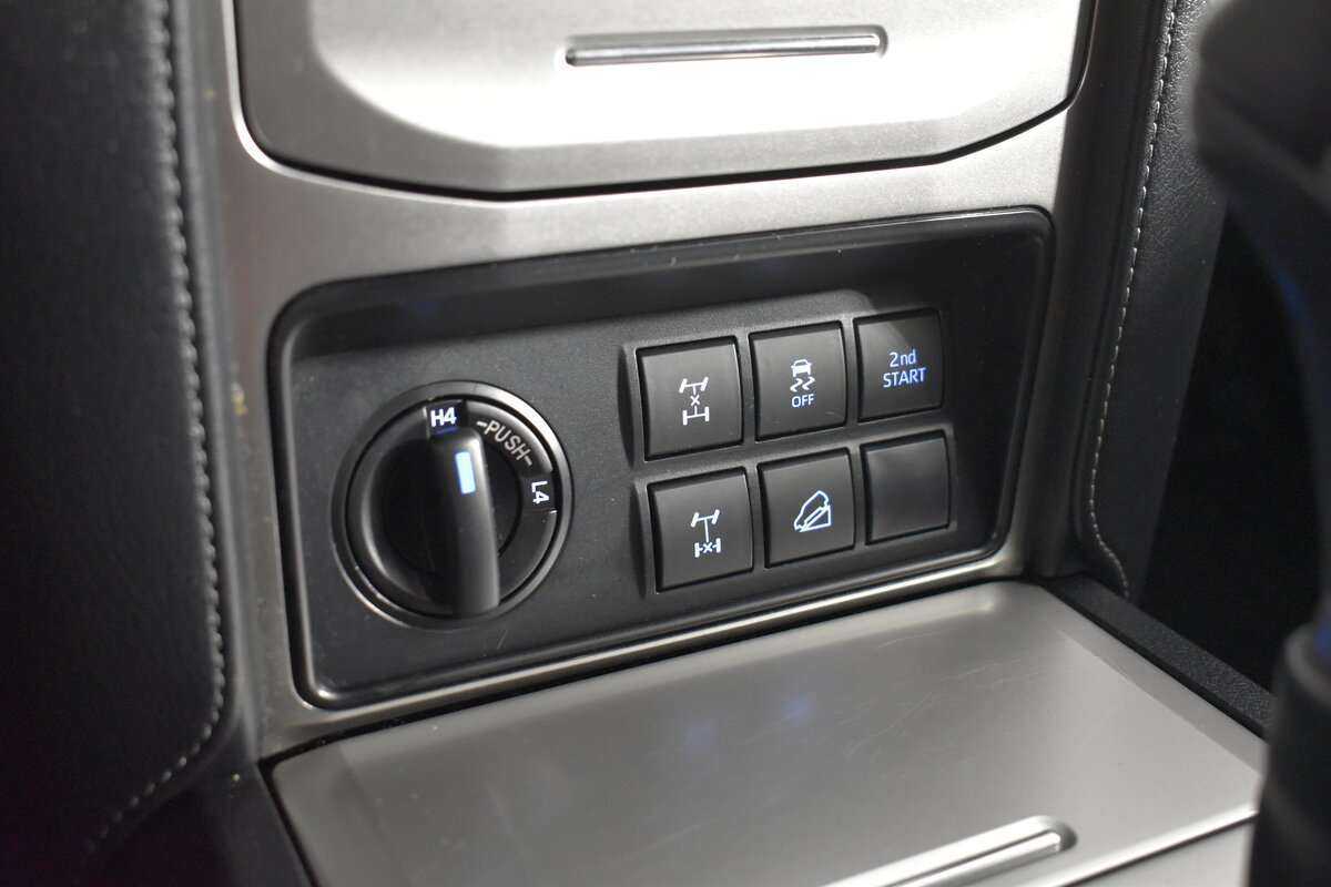 Toyota Land Cruiser Prado с пробегом — 2018 год. Фото: #20