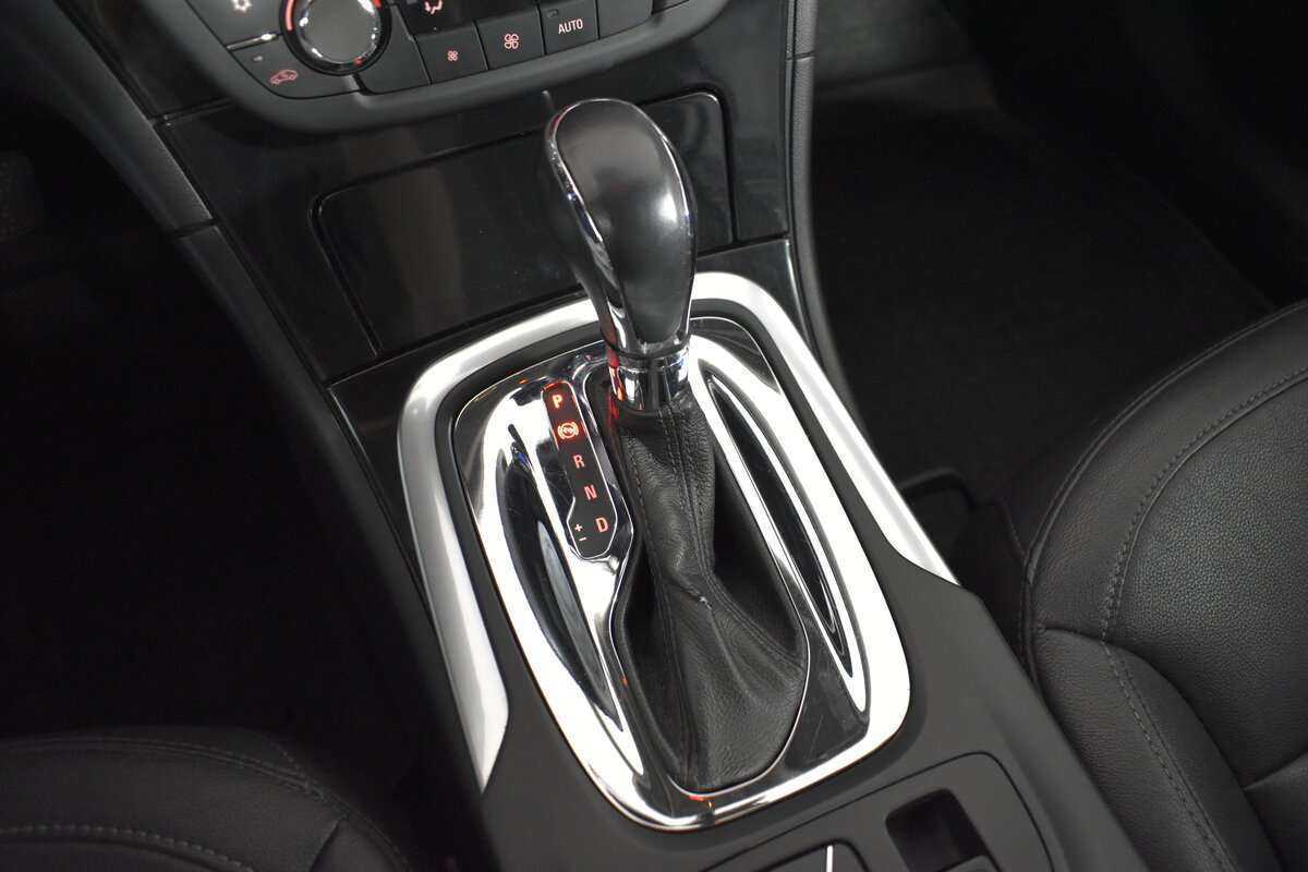 Opel Insignia с пробегом — 2011 год. Фото: #10