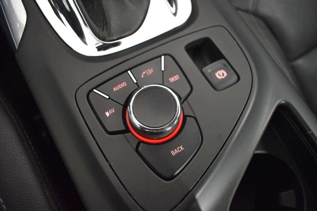 Opel Insignia с пробегом — 2011 год. Фото: #11