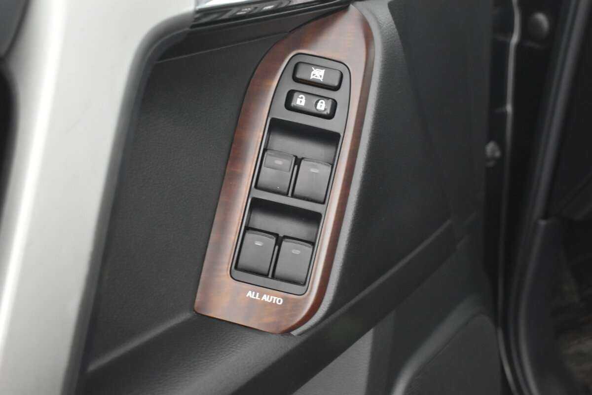 Toyota Land Cruiser Prado с пробегом — 2017 год. Фото: #6