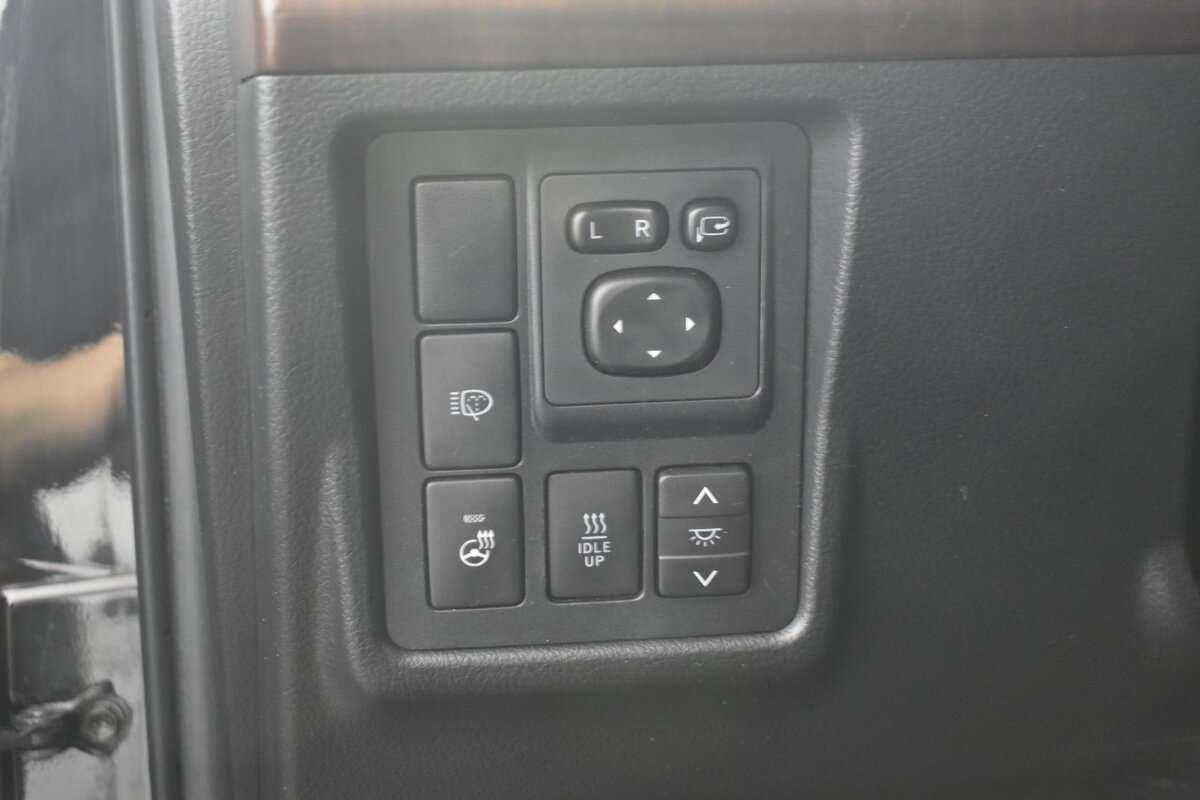 Toyota Land Cruiser Prado с пробегом — 2017 год. Фото: #8