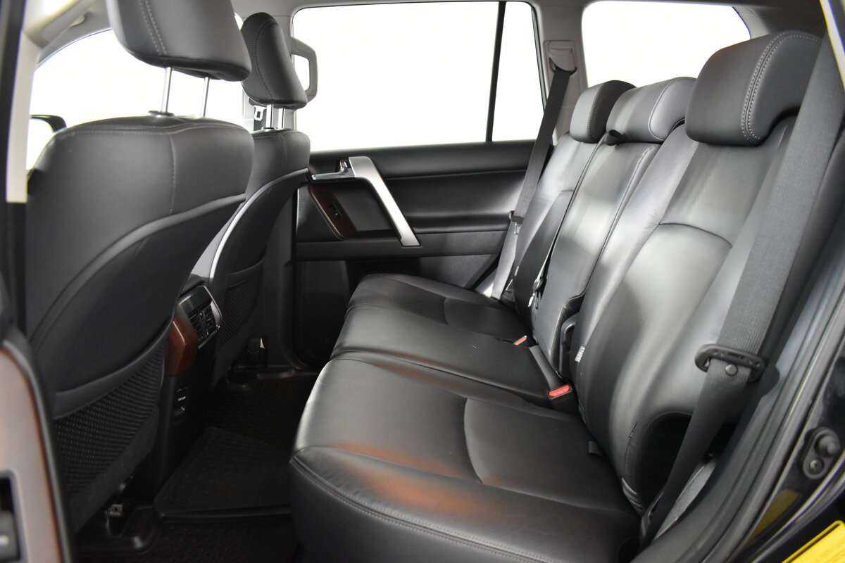 Toyota Land Cruiser Prado с пробегом — 2017 год. Фото: #9